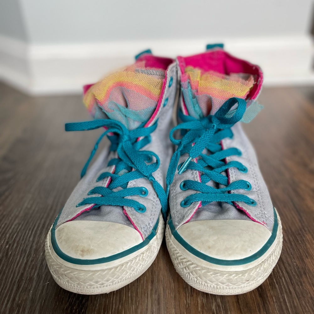 Girls size 3 tulle converse. Super cute and unique, beautiful colors.